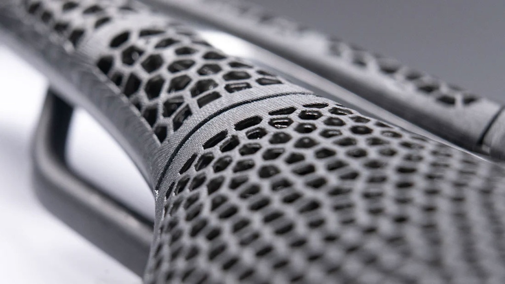 Nyereg PROLOGO NAGO R4 3D PAS NACK 137 HARD fekete