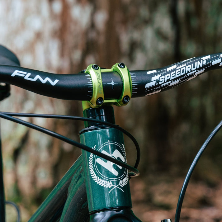 FUNN Nixie ahead kormányfej [fekete, 40 mm]